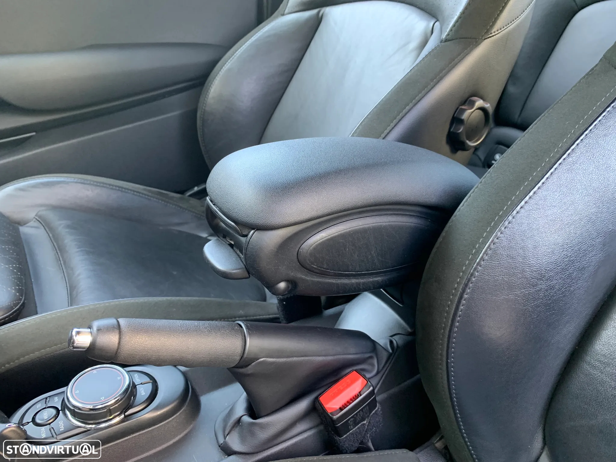 MINI 3 Portas Cooper S Sport Aut. - 23