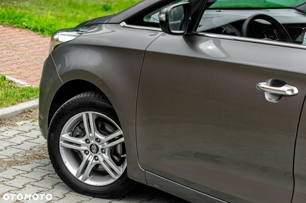 Kia Carens 1.6 GDI ISG Spirit - 18