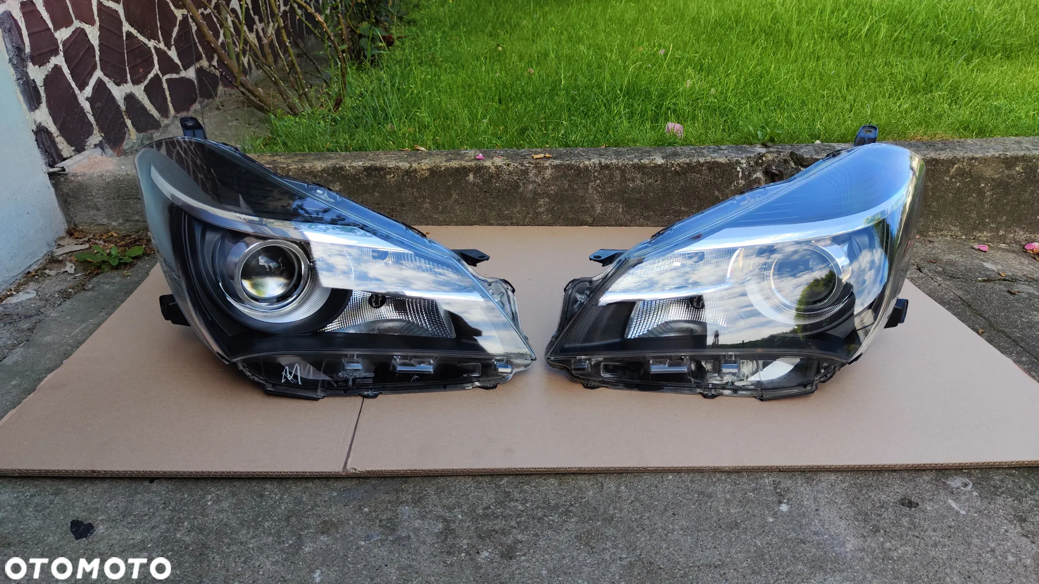 Toyota Yaris III Lift 14-17 Lampa Przednia L+R Soczewka Komplet Europa Oryginał - 2