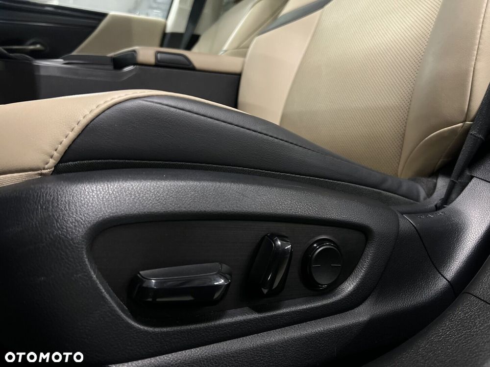Lexus ES 300h Business Edition - 21