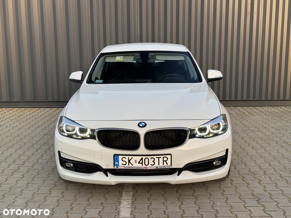 BMW 3 Series 2018 photo 4