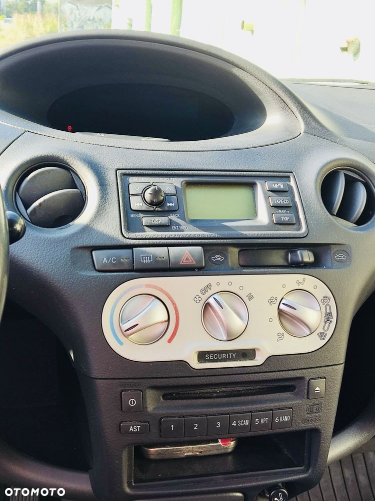 Toyota Yaris - 4