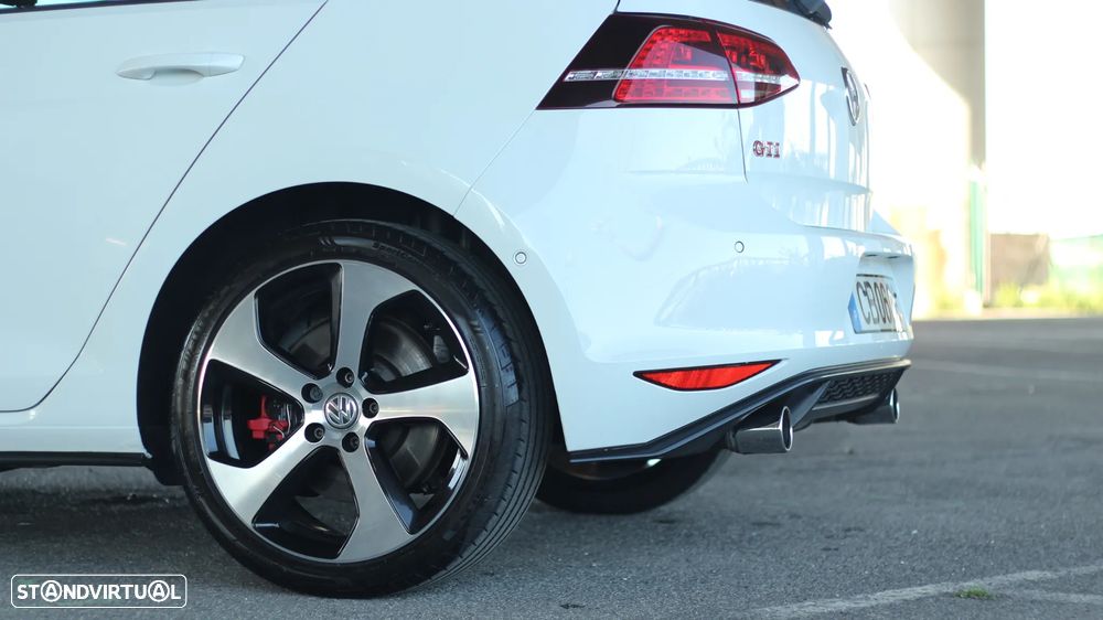 VW Golf GTI Performance BlueMotion DSG - 11