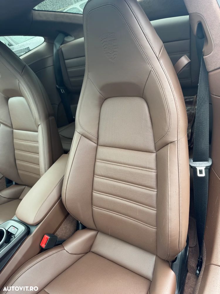 Porsche 911 4 GTS PDK - 16