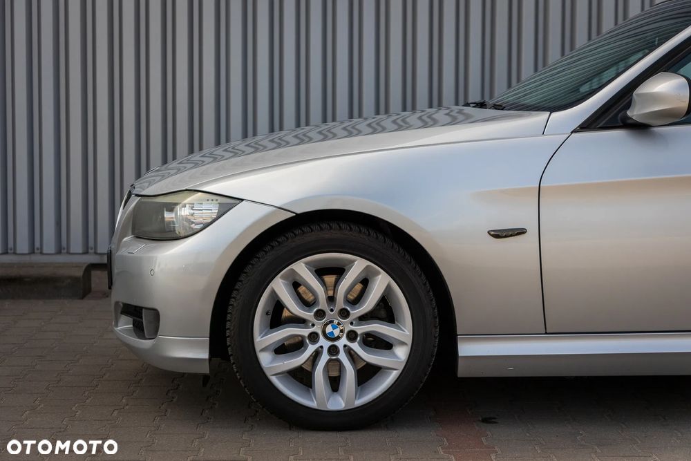 BMW Seria 3 318d DPF - 8