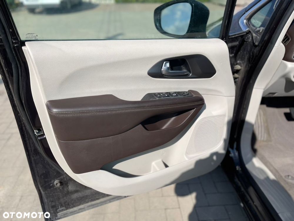 Chrysler Pacifica - 19