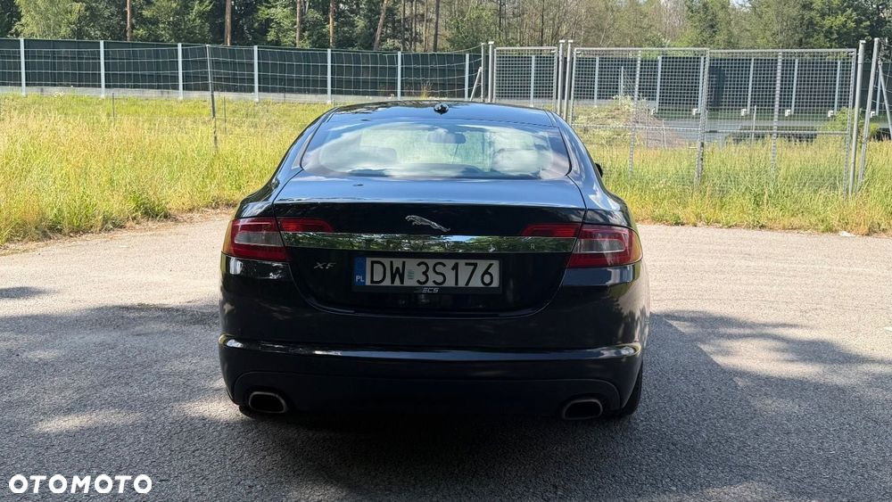 Jaguar XF - 14