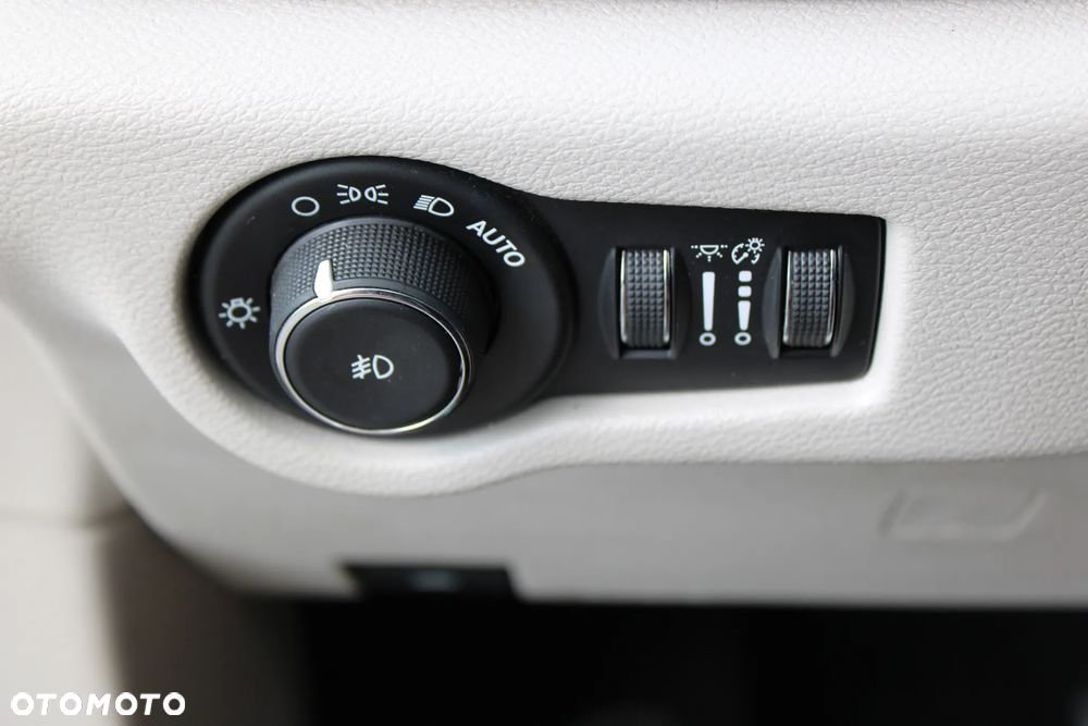 Chrysler Pacifica - 33