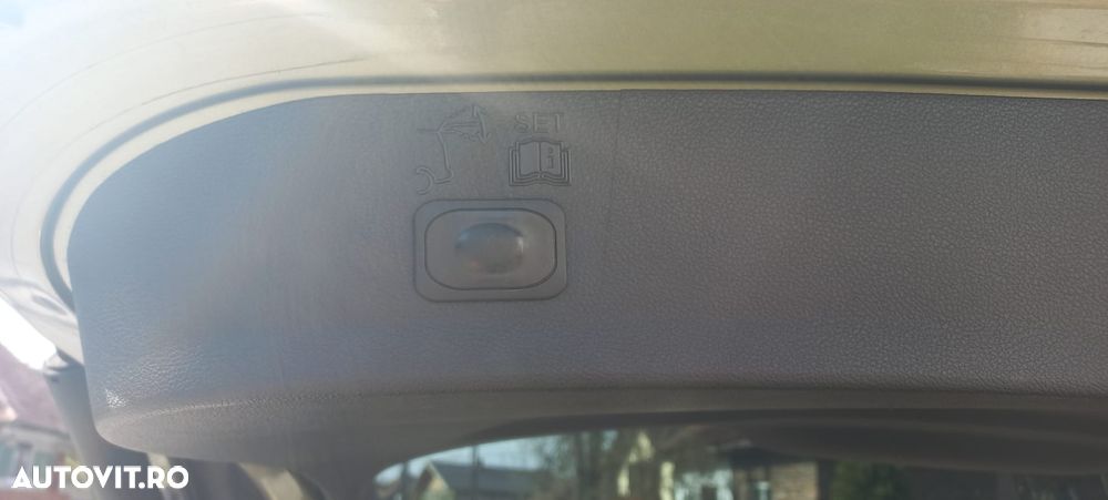 Ford Kuga 2.0 TDCi Powershift 4WD Titanium - 3