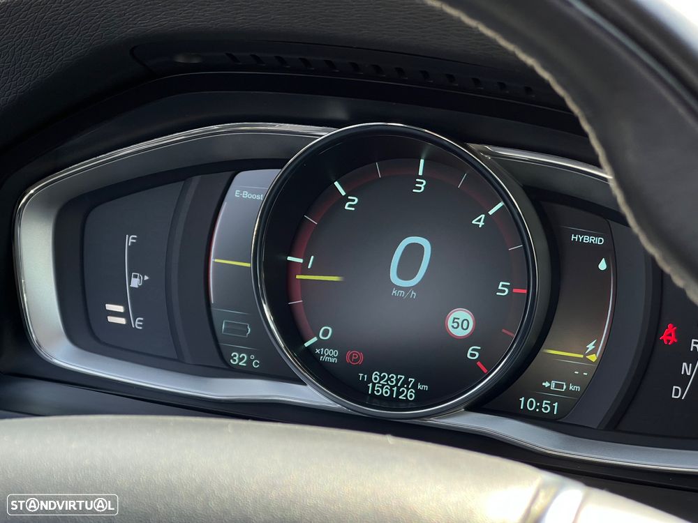 Volvo V60 D6 Plug-In-Hybrid AWD Geartronic Momentum - 16