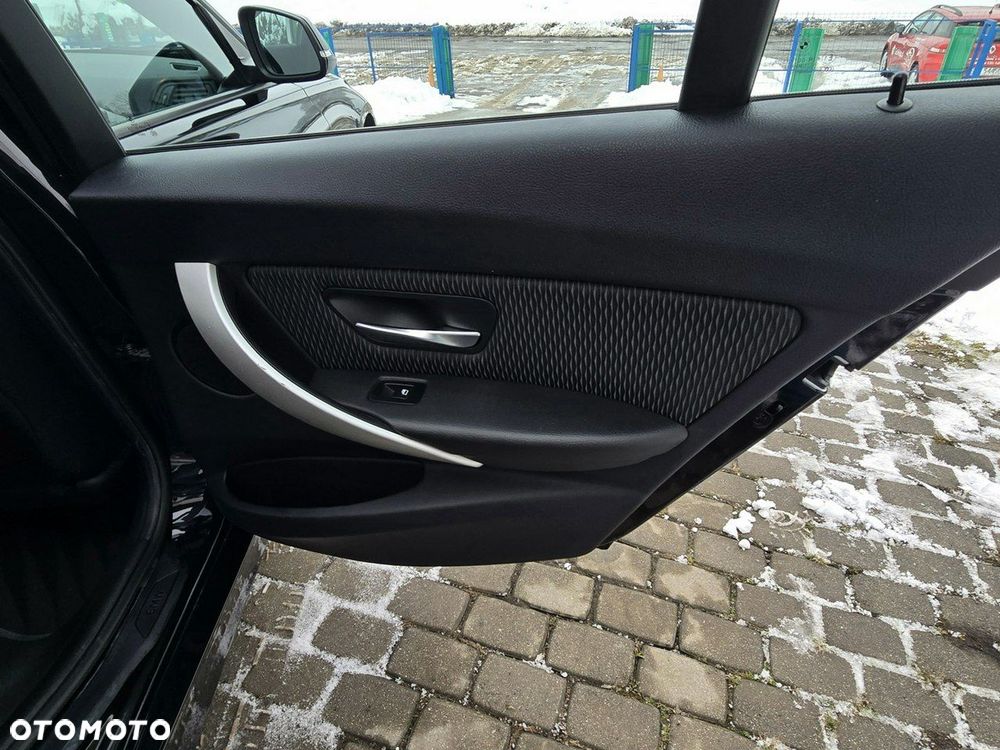BMW Seria 3 318d - 27
