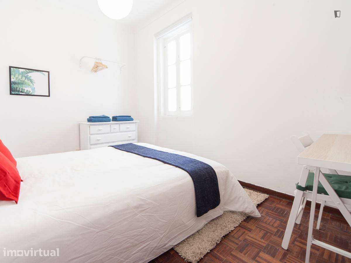 Quarto - localizado em Anjos Lisbon - Grande imagem: 4/18