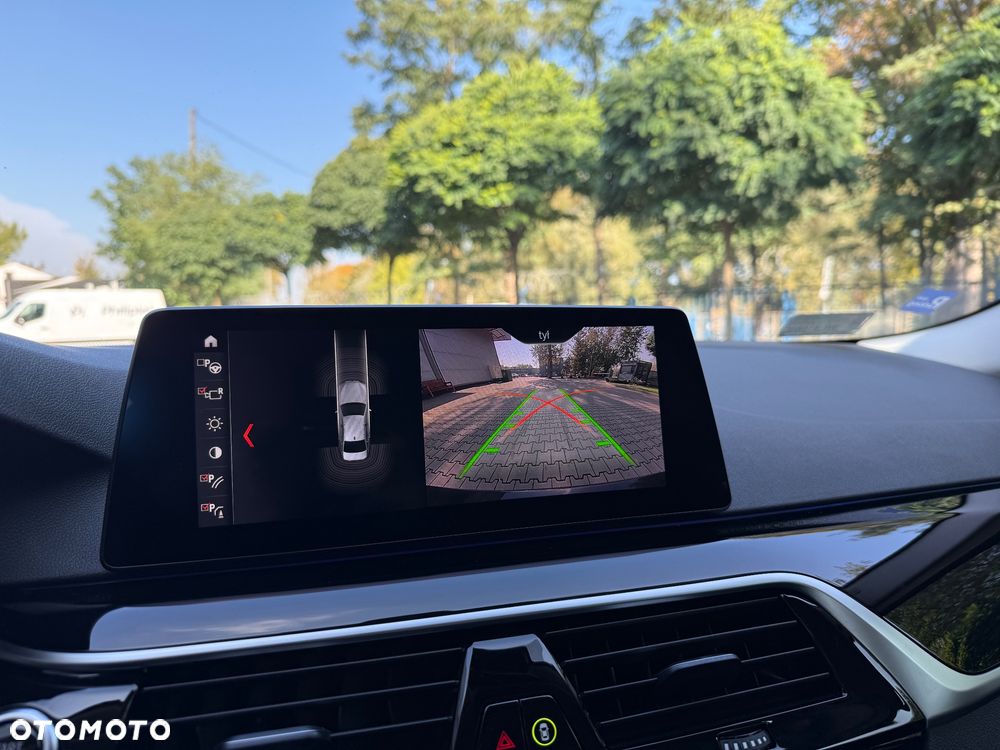 BMW Seria 5 518d Sport Line - 17