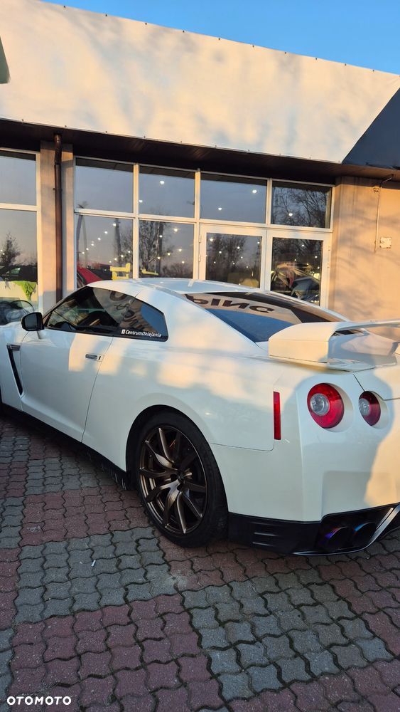 Nissan GT-R - 3