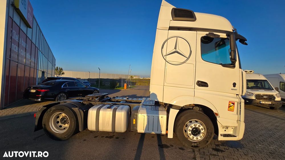 Mercedes-Benz 1851 - 8