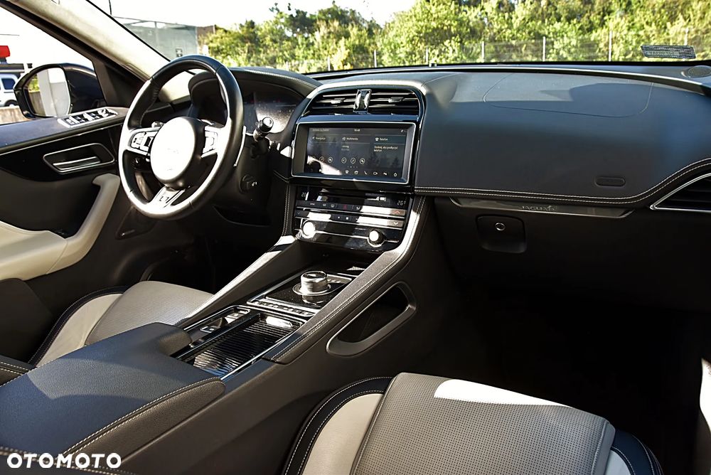 Jaguar F-Pace 2.0 i4P AWD R-Sport - 22