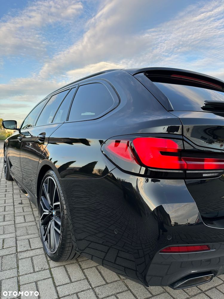 BMW Seria 5 530d xDrive Touring - 12