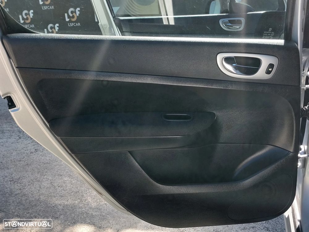 Peugeot 307 1.6 HDi XT Premium - 15