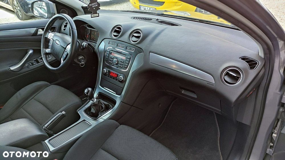 Ford Mondeo - 26