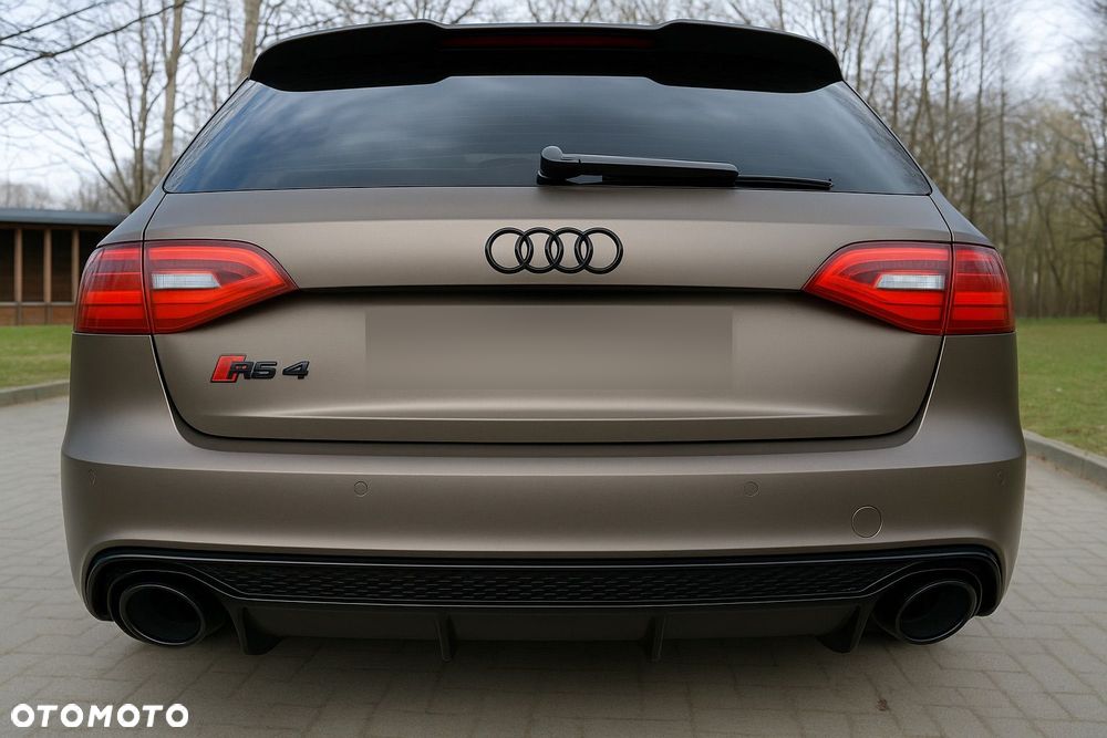 Audi RS4 Avant - 9