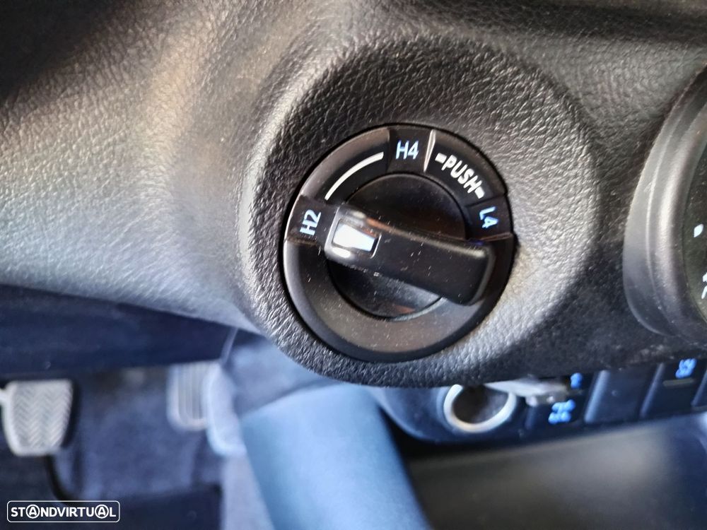 Toyota Hilux 2.4 D-4D 4WD CD CH - 17