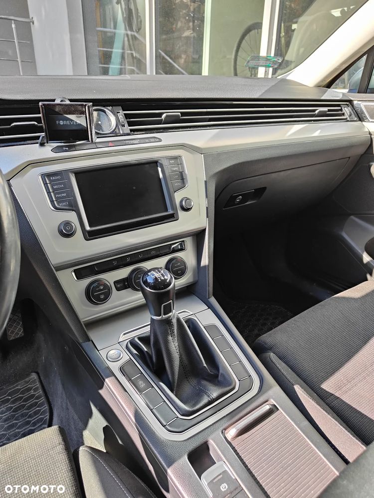 Volkswagen Passat 2.0 TDI SCR Comfortline - 10