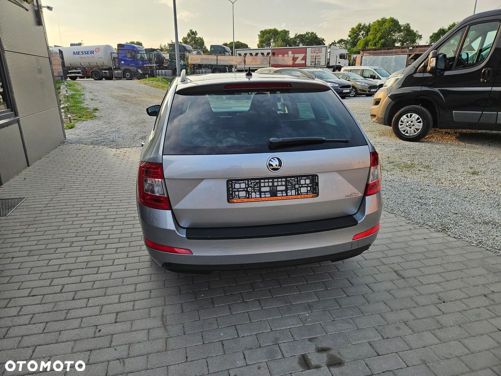 Skoda Octavia 1.6 TDI Joy DSG - 2