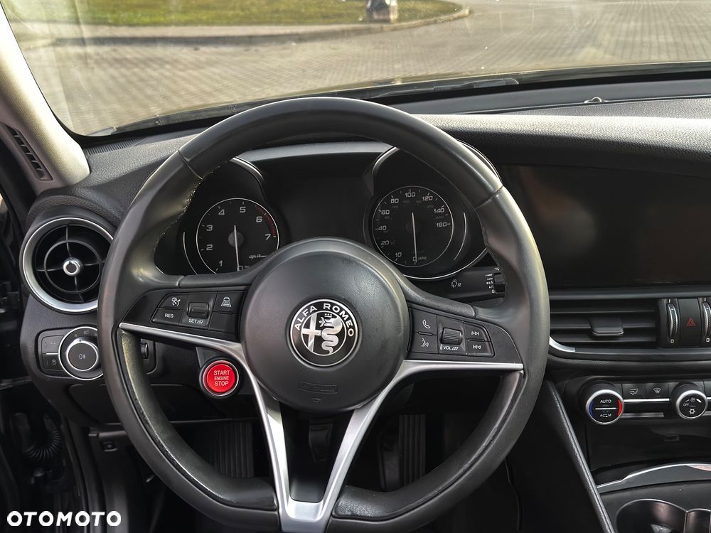 Alfa Romeo Giulia 2.0 Turbo 16V AT8-Q4 Ti - 14