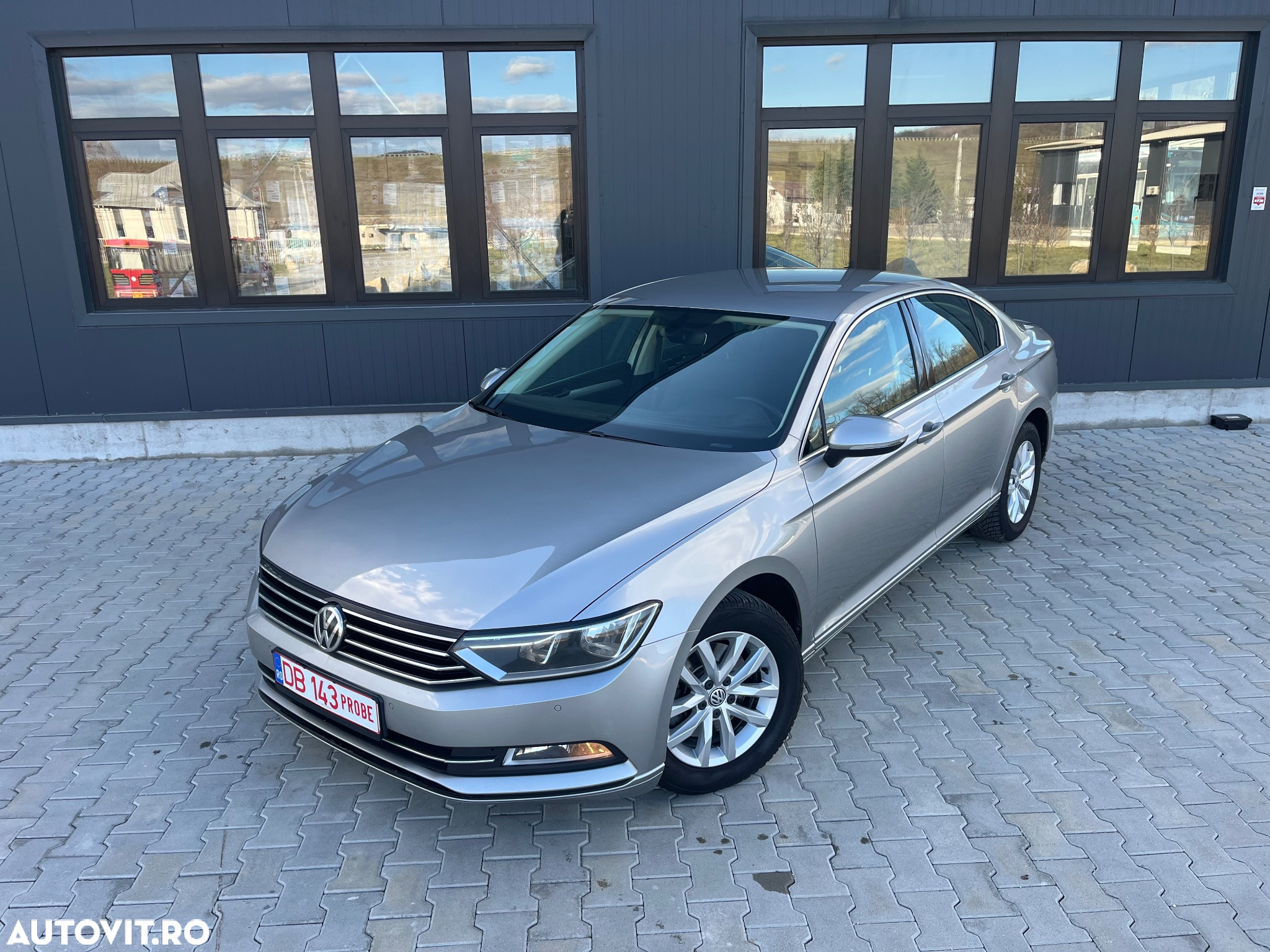 Volkswagen Passat 1.6 TDI (BlueMotion Technology) DSG Comfortline - 2