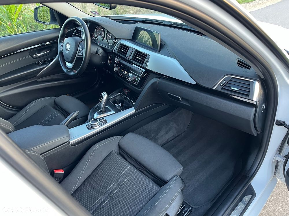 BMW Seria 3 320d Sport Line - 31