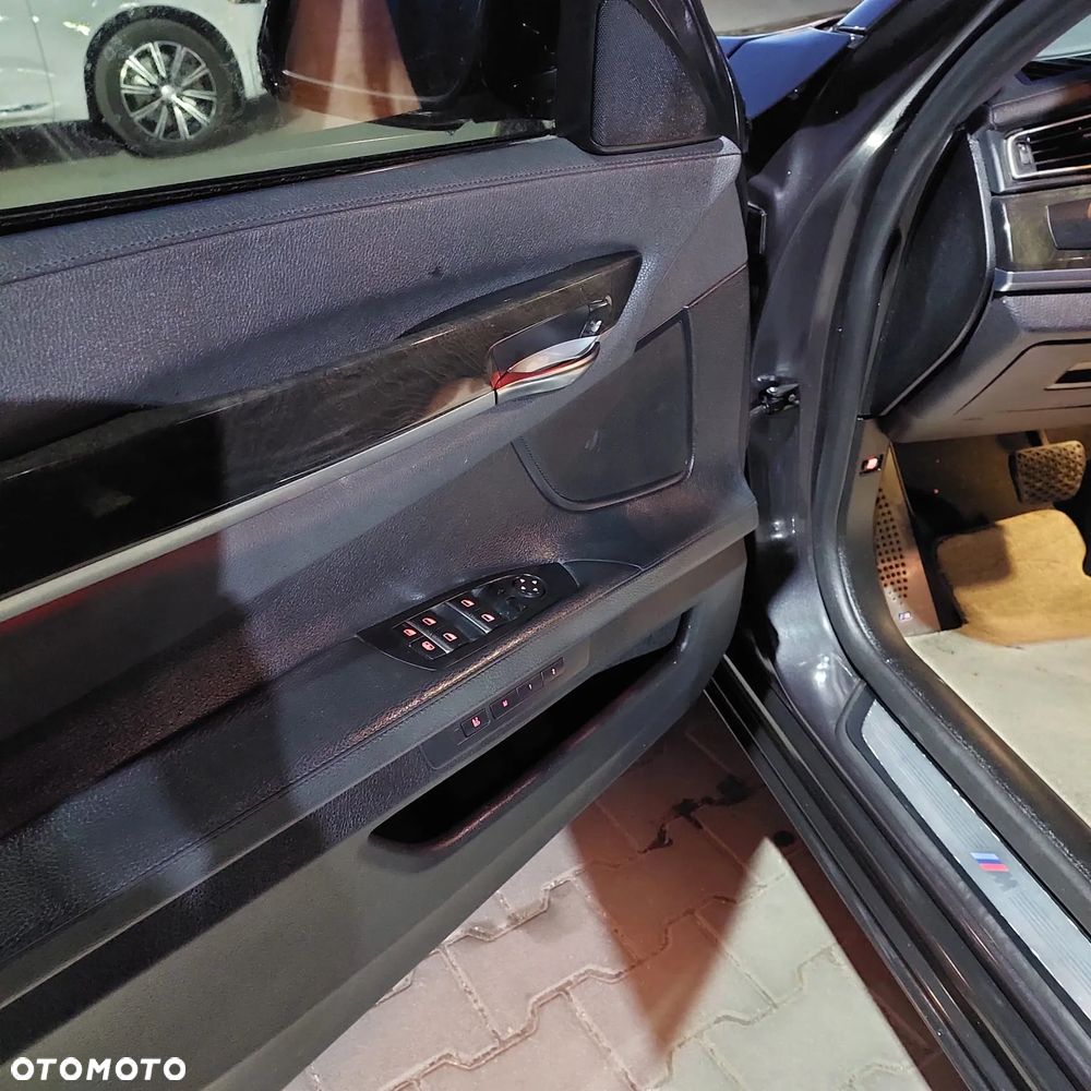BMW Seria 7 740Li - 23