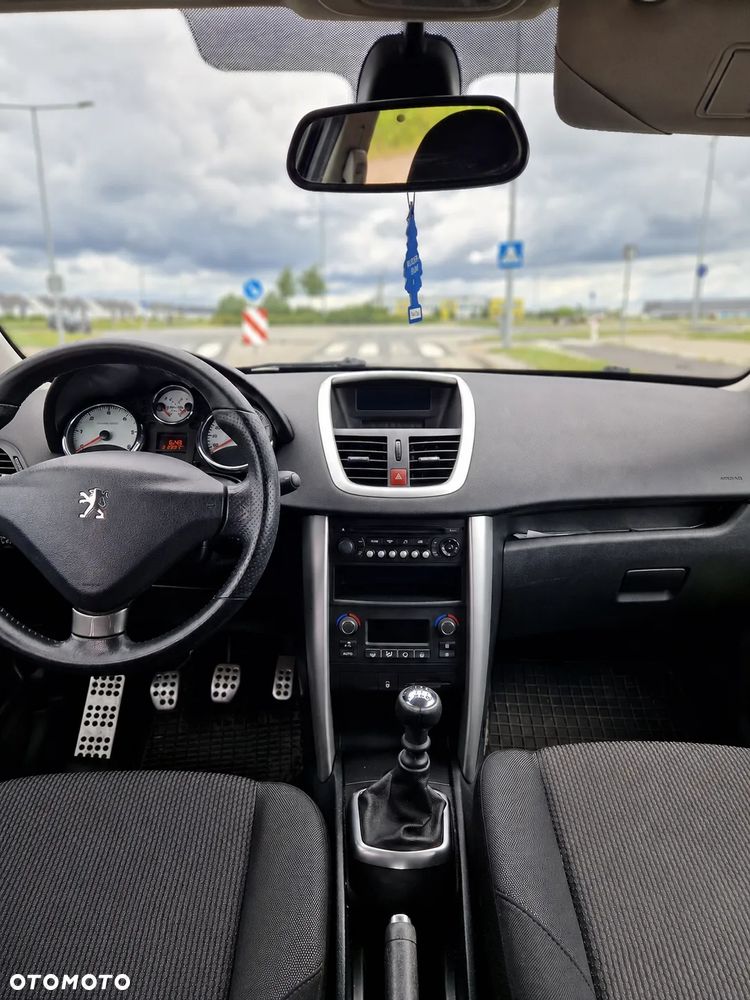 Peugeot 207 - 8