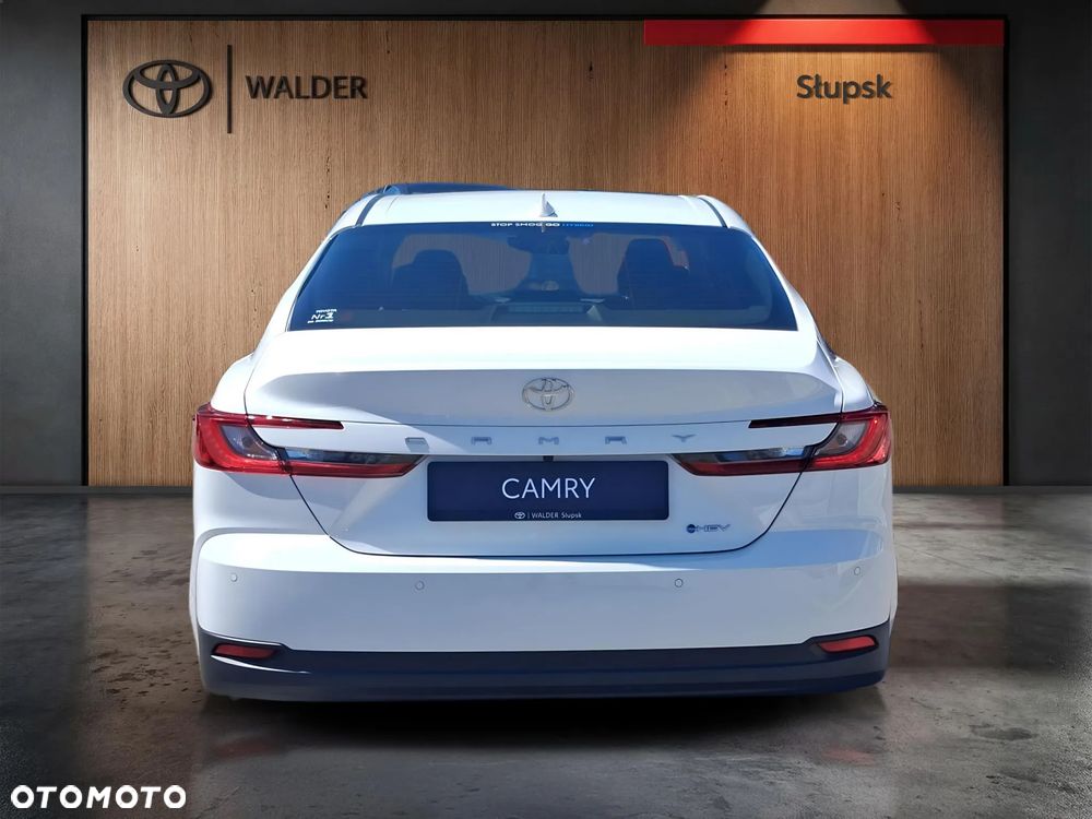 Toyota Camry - 4