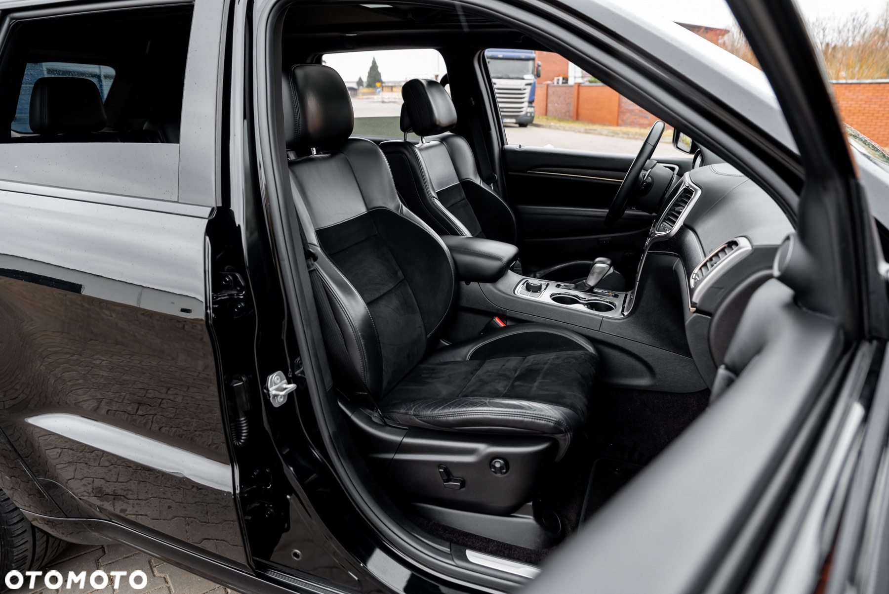Jeep Grand Cherokee - 25