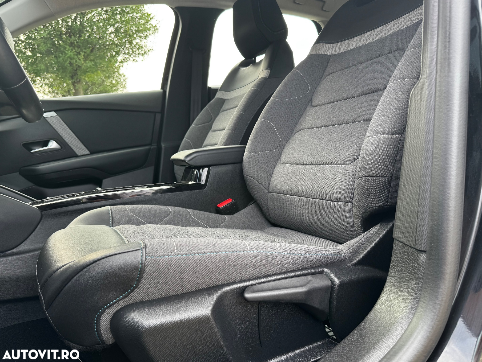 Citroën C4 1.2 PureTech S&S EAT8 Shine - 24
