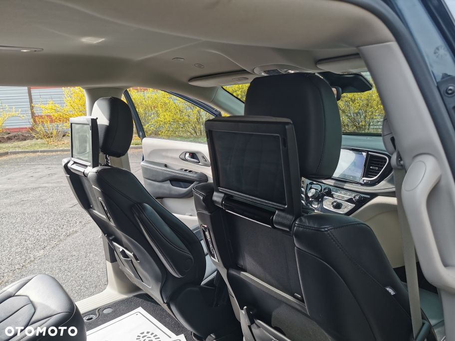 Chrysler Pacifica - 38