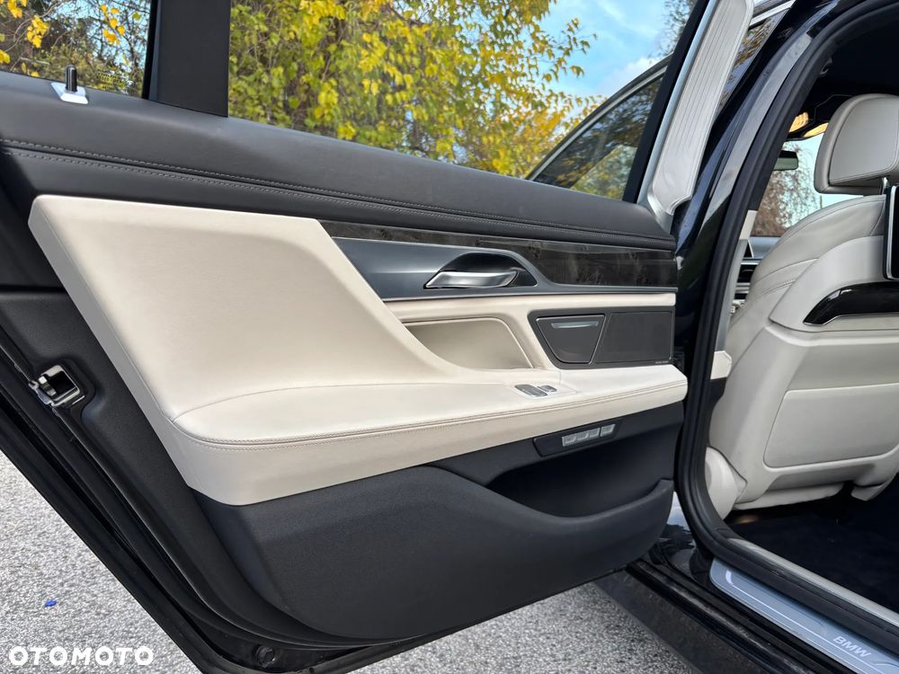 BMW Seria 7 750Li xDrive - 16