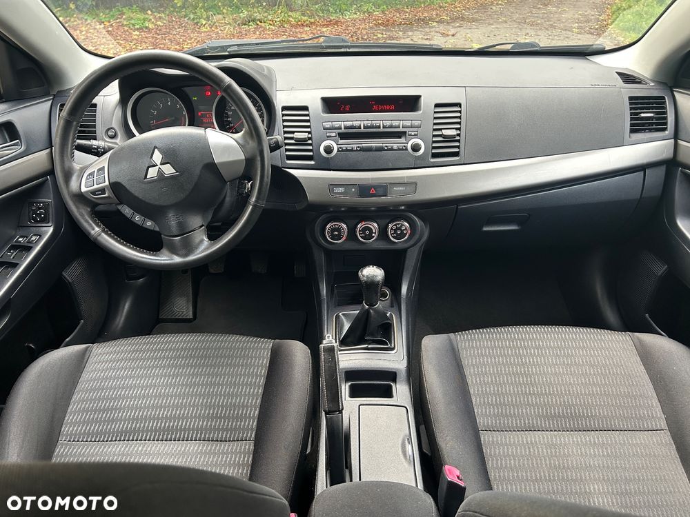 Mitsubishi Lancer 1.6 Invite - 21