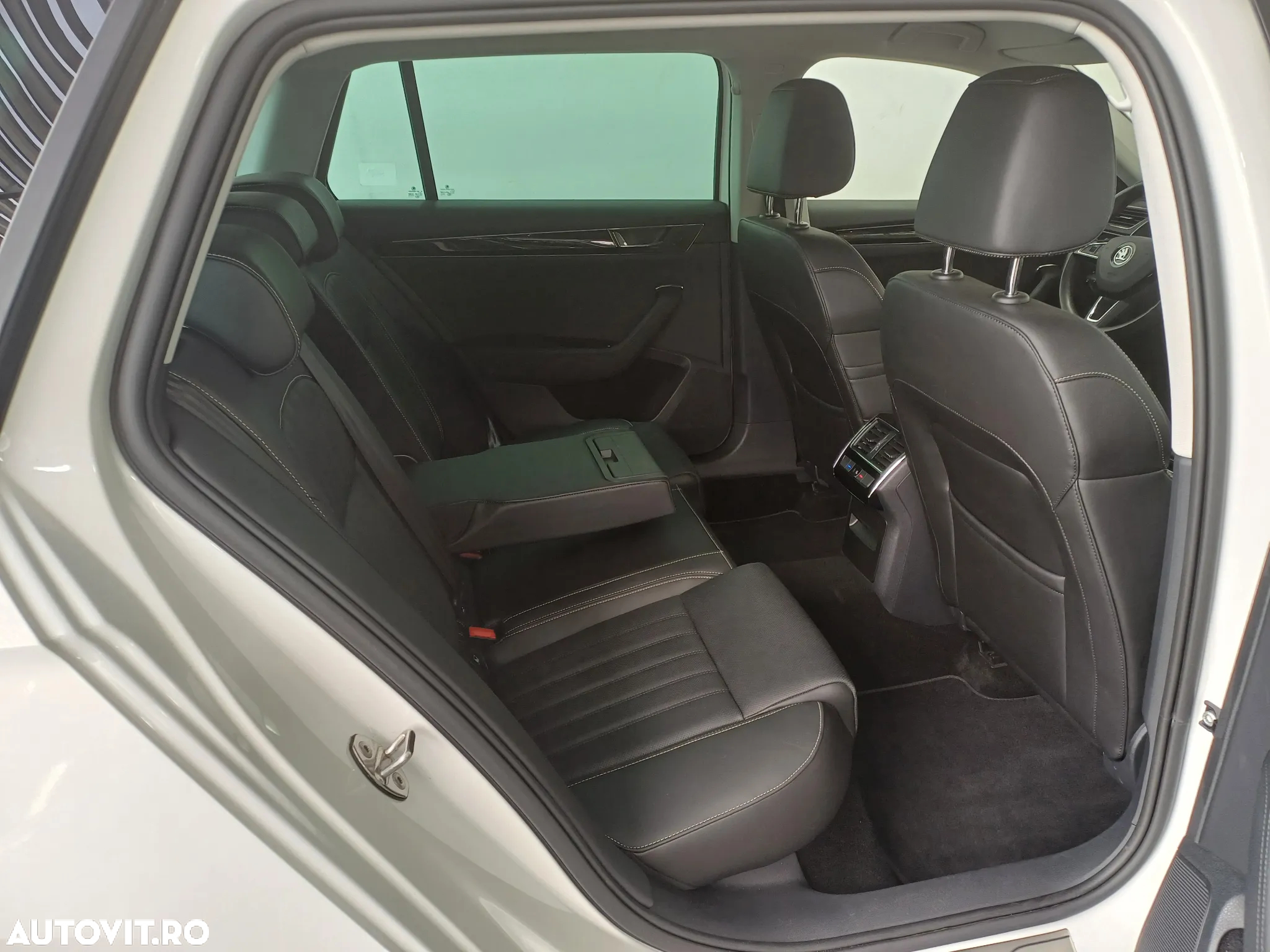 Skoda Superb Combi 2.0 TDI 4X4 DSG Laurin & Klement - 34