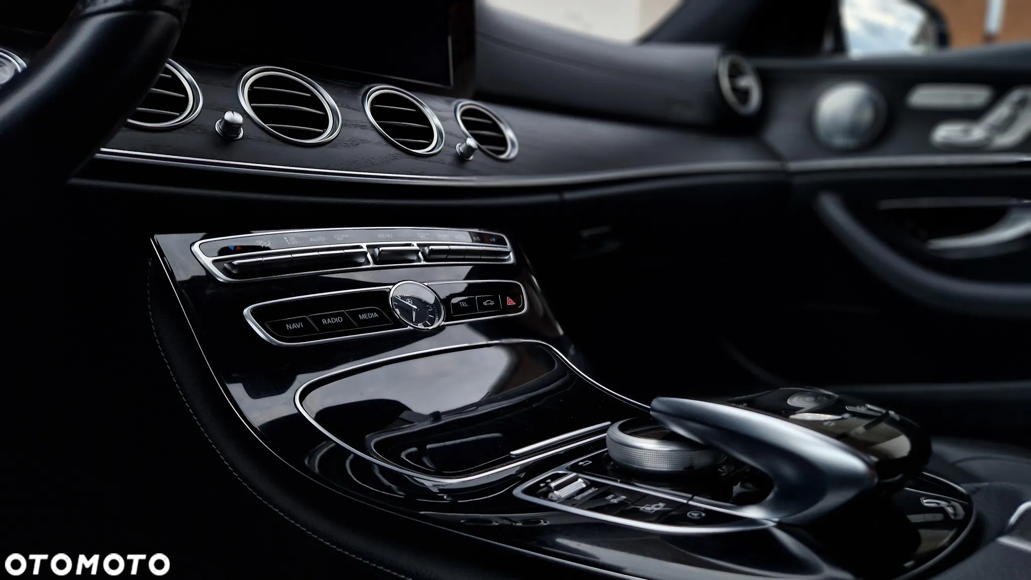 Mercedes-Benz Klasa E 300 9G-TRONIC Avantgarde - 20
