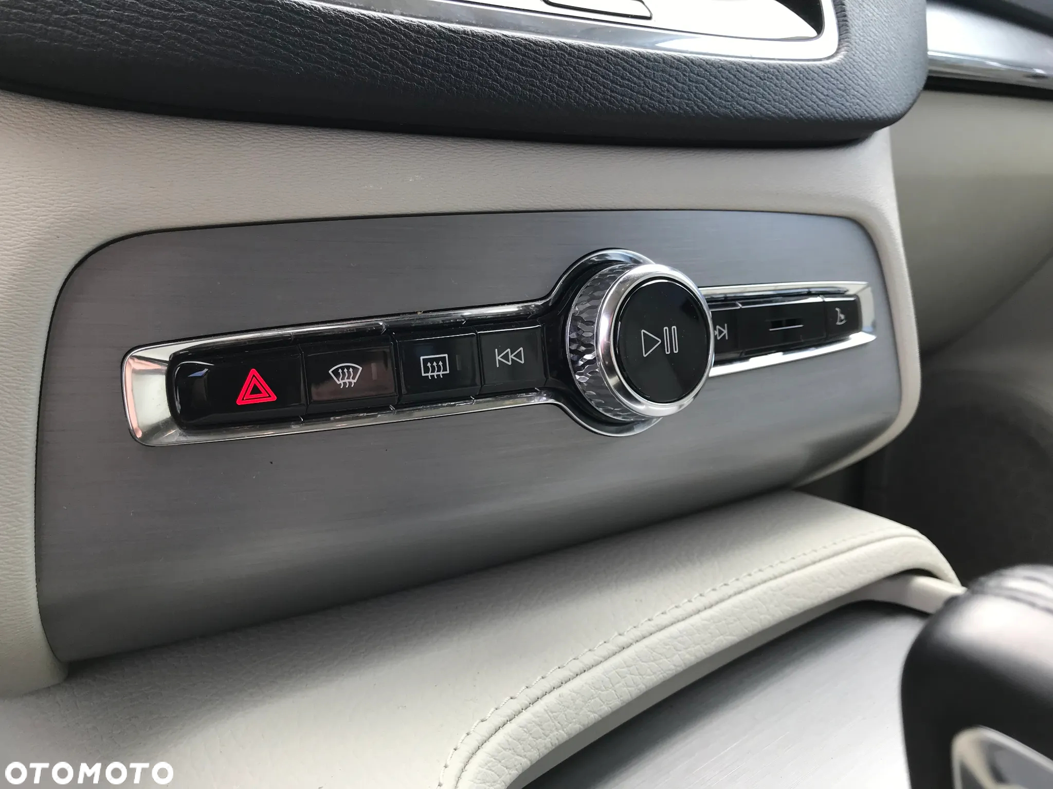 Volvo XC 90 T8 AWD Plug-In Hybrid R-Design 7os - 35