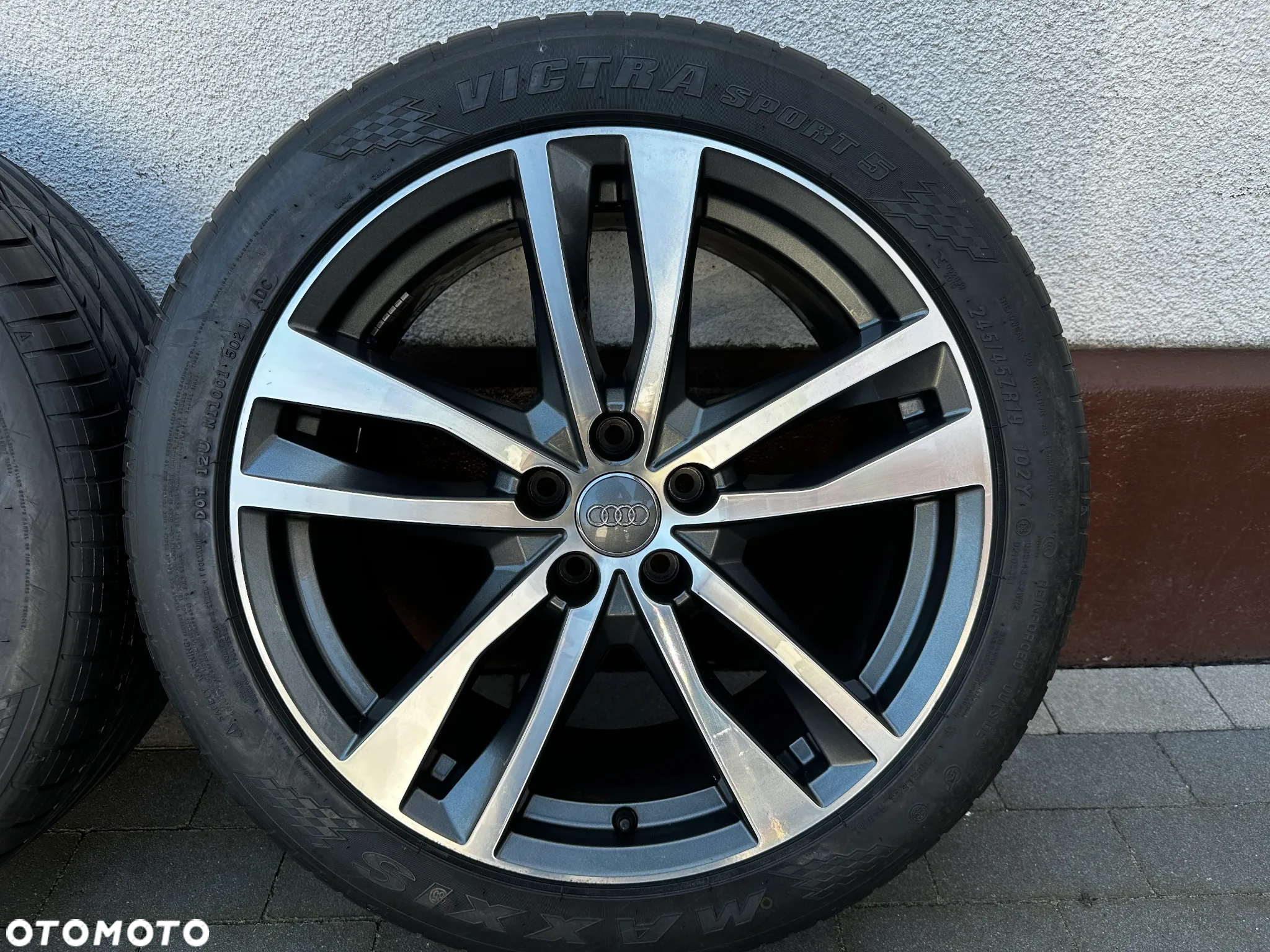 245 45 19 / AUDI Q4 Q5 SQ5 A6 S6 c8 A7 S7 c8 A8 S8 / 4K0 - 6