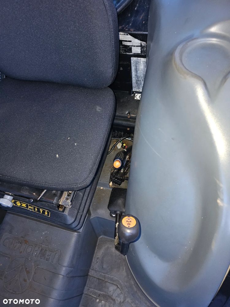 New Holland U2D6 ( w dokumentach) , model handlowy TN 85 FA - 15