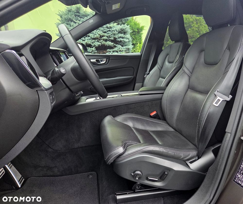 Volvo XC 60 B4 D Ultimate Dark - 26