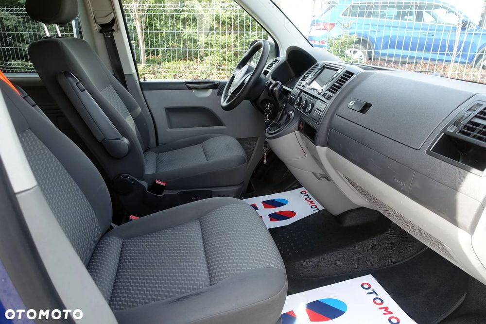 Volkswagen Caravelle - 11