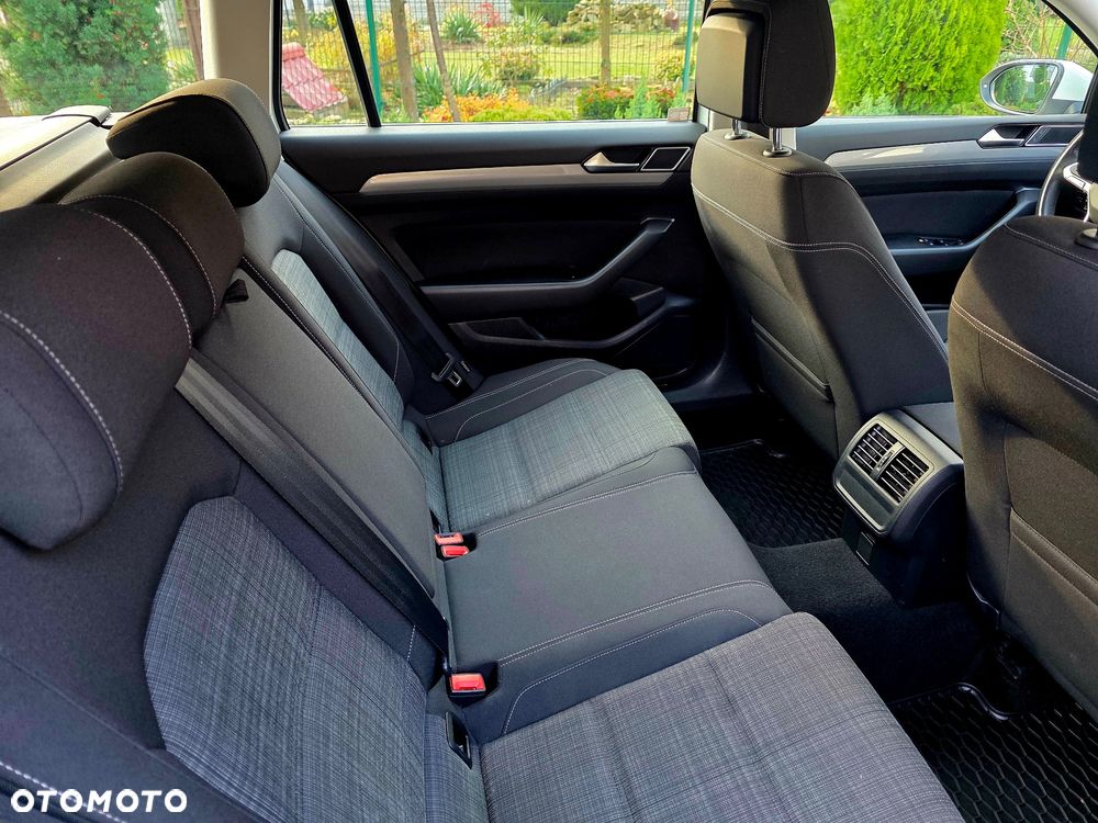 Volkswagen Passat 2.0 TDI EVO Business DSG - 33