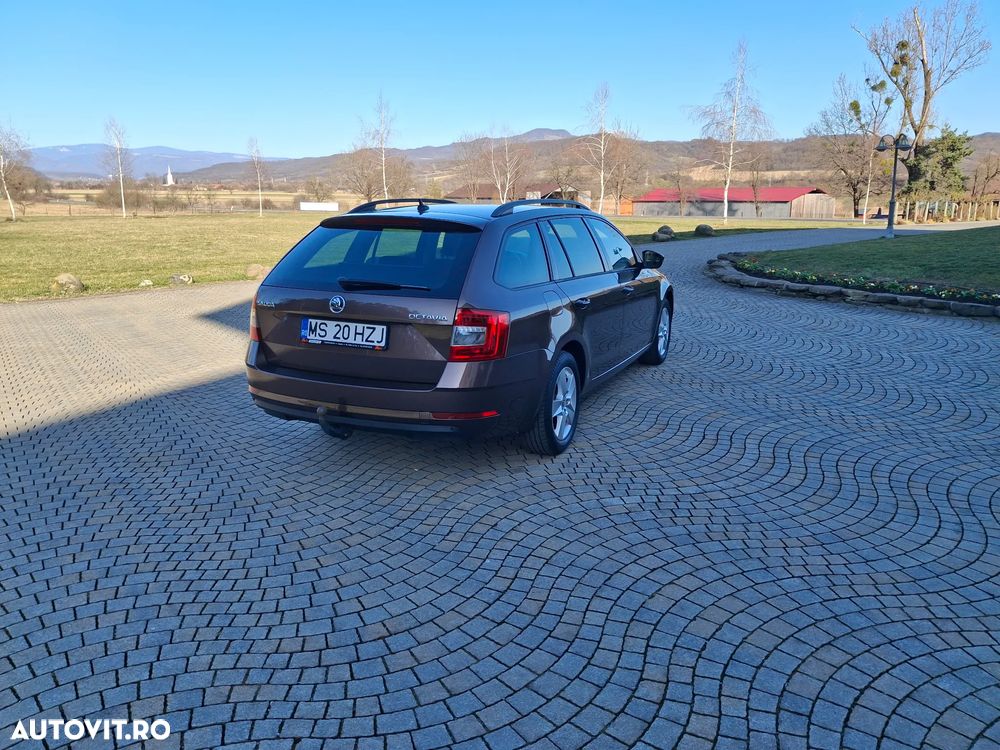 Skoda Octavia 1.6 TDI DSG Ambition - 5