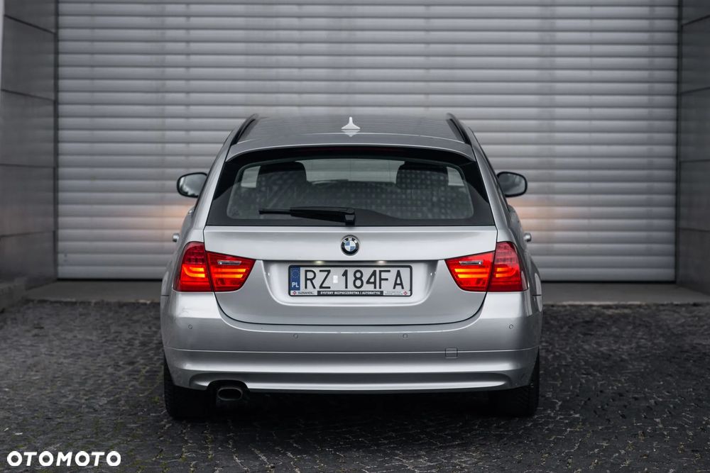 BMW Seria 3 318d DPF Edition Exclusive - 4