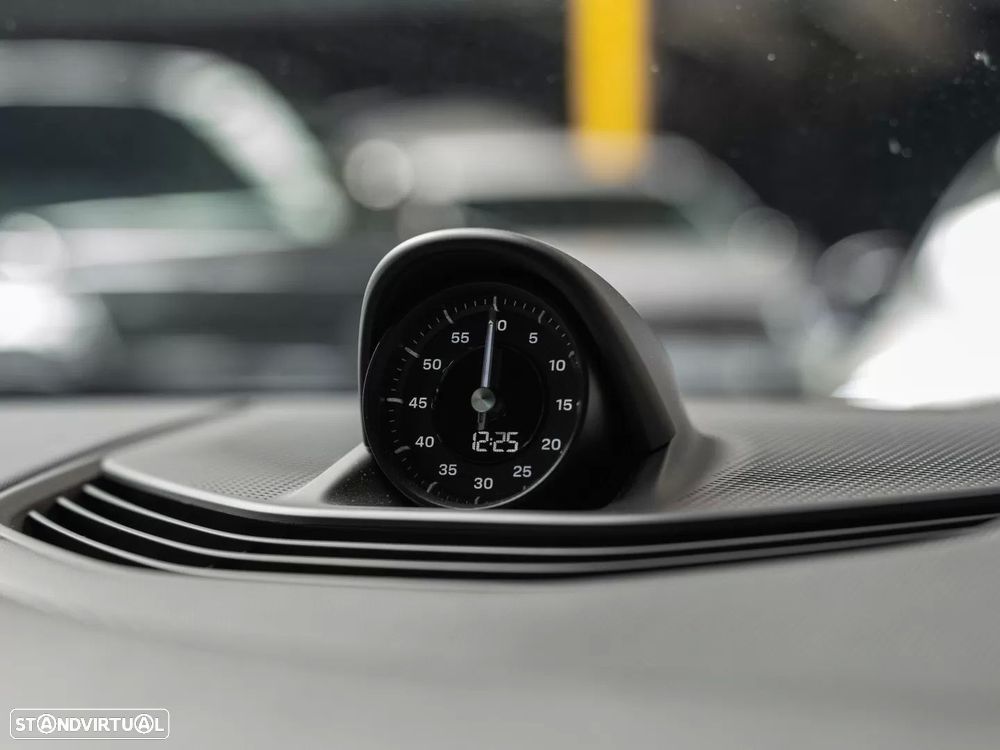 Porsche Taycan Bateria Performance Plus - 16