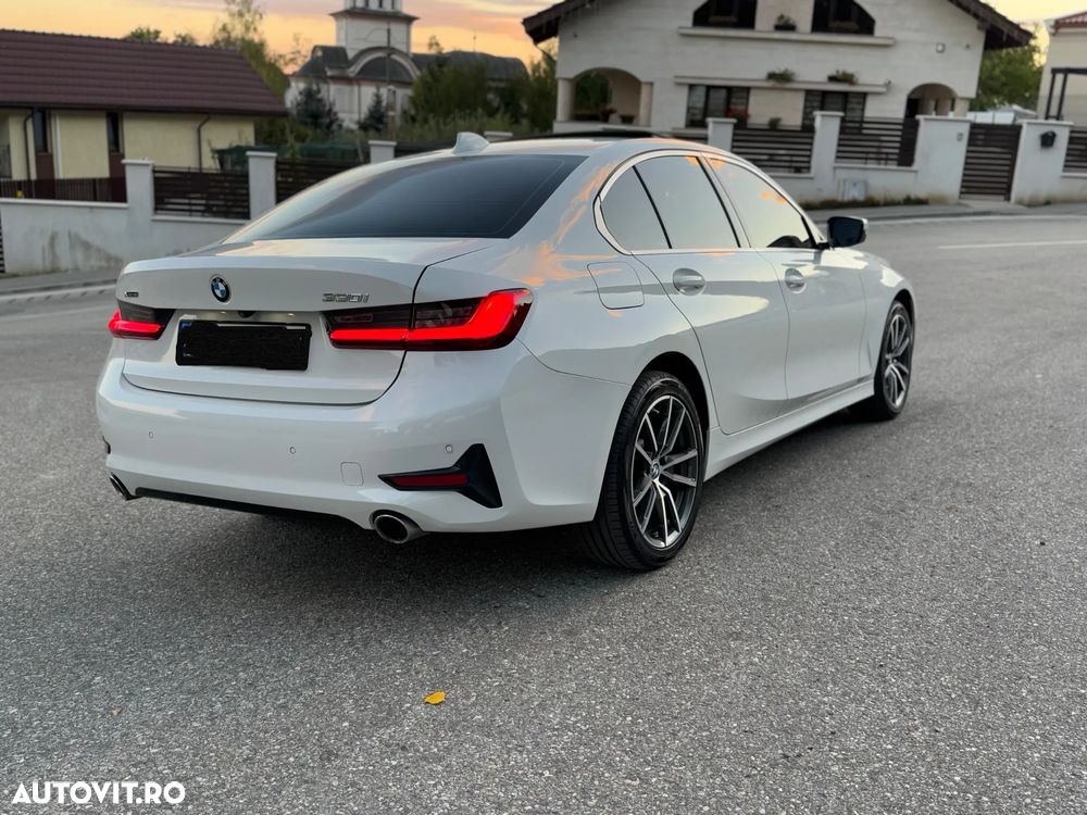 BMW Seria 3 330i xDrive AT - 9